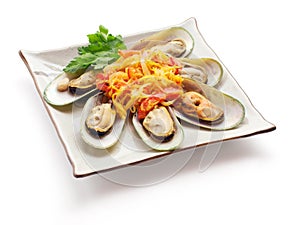 Mussel with tomato, carrot and parsley