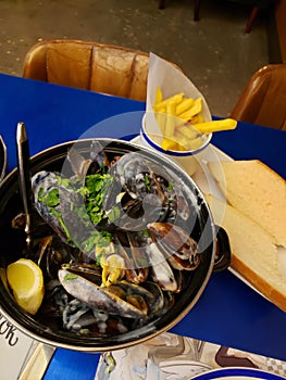 Mussels and french fries