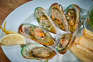 Mussels with garlic sauce