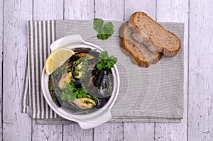 Mussels with green sauce photo