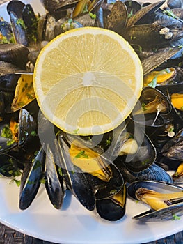 Mussels with lemons and herbs