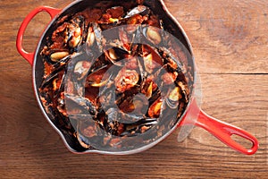 Mussels on stirfried tomato sauce