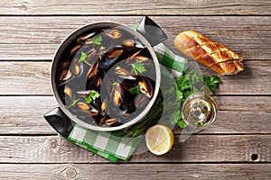 Mussels and white wine