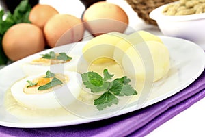 Mustard eggs with potatoes and smooth parsley