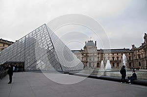 MusÃÂ©e du Louvre pyramid