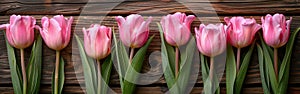 Muttertag Grusskarte mit pinken Tulpen auf Holz-Hintergrund - Alles Liebe zum Feiertag