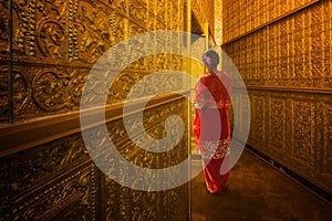 Myanmar lady atanding in the ancient emple