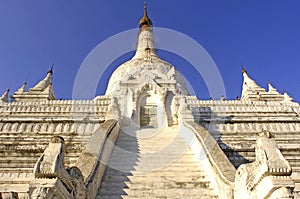 Myanmar, Mandalay: Pagoda