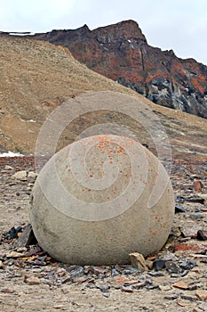 Mysterious boulders and pebbles of Champ Island