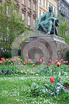 MÃÂ³r JÃÂ³kai statue