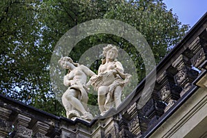 Naked women statues near Theaterplatz