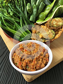 Namphrik Kapi, Shrimp paste and blanched vegetable side dishes