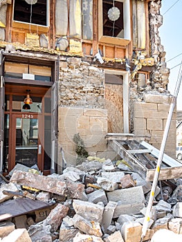   zemětřesení poškození 