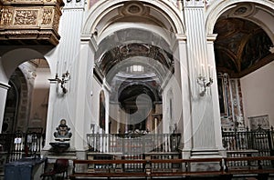 Napoli - Cappelle di sinistra della Chiesa di Sant`Anna dei Lombardi photo