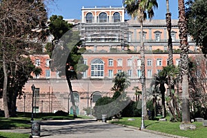 Napoli - Colonna corinzia ai Giardini Molosiglio