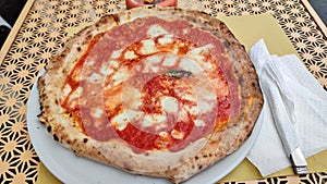 Napoli - Pizza Margherita in Piazza Capuana