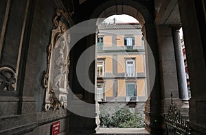 Napoli - Scorcio dal portico di ingresso della Chiesa di San Giuseppe dei Ruffi