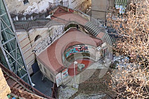 Napoli - Scorcio del cortile del Parco Ventaglieri dalla scalinata esterna photo