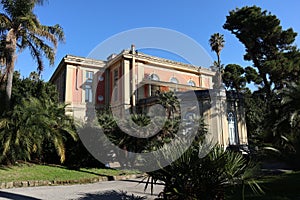 Napoli - Scorcio posteriore del Dipartimento di Biologia Vegetale nel Real Orto Botanico