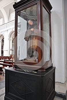 Napoli - Teca con la statua di Beato Egidio nella Basilica di Santa Maria alla Sanit
