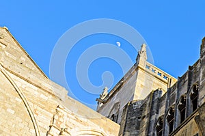 Narbonne and moon