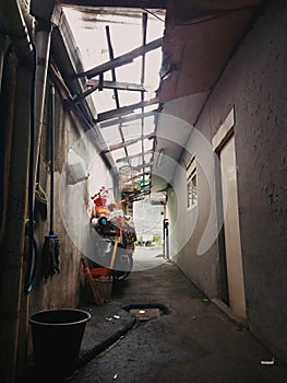 NARROW ALLEY SREET