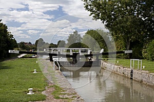 Narrow boat lock 48, Caen Hill, Wiltshire