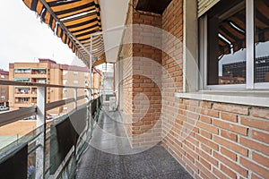 Narrow and elongated terrace with clay brick