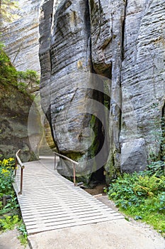 Narrow passage between the rocks and the riverbed