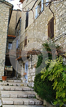 Narrow street of gourdon