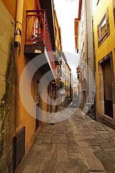 Narrow streets in Porto in the evening sun