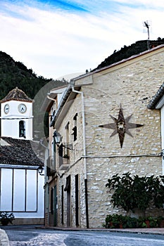 Narrow streets and white facades in Carricola