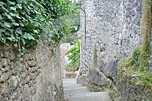 Narrow walkway leading down between the walls