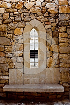 Narrow window