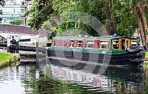 Narrowboat leaving Uxbridge Lock