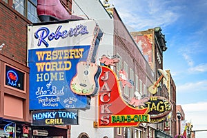 Nashville Honkey Tonk Bars