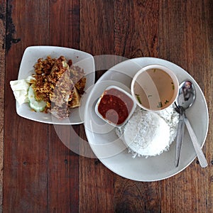 Nasi ayam penyet