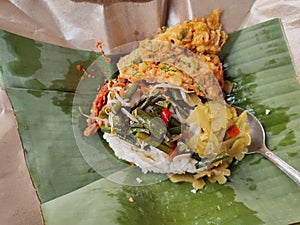 nasi rames, food that is well known in Indonesia, many foreign tourists have tried it, and the results are liked.