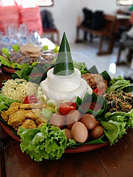 Nasi Tumpeng khas Indonesia