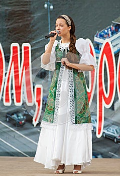 Natalya Kulikova sing