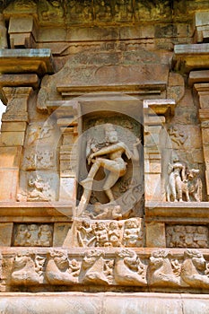 Nataraja dancing with Kali and Bhringi, niche on the southern wall of the mukhamandapa, Brihadisvara Temple, Gangaikondacholapuram