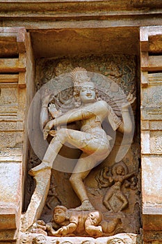 Nataraja dancing with Kali and Bhringi, niche on the southern wall of the mukhamandapa, Brihadisvara Temple, Gangaikondacholapuram