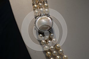 Natural pearls necklage collier detail