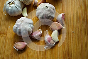 natural peeled garlic cloves