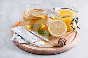 Natural treatment for colds and flu. Lemon, honey, tea, mint and tablets.