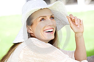 Natural woman smiling with hat