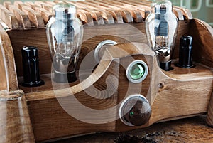 Natural wood tube amplifier