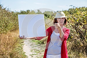 Nature teasing for smiling 50s woman agreeing to message