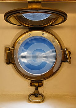 Nautical porthole