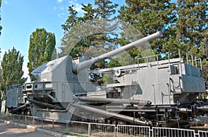 Naval cannon of WW2 on railway.